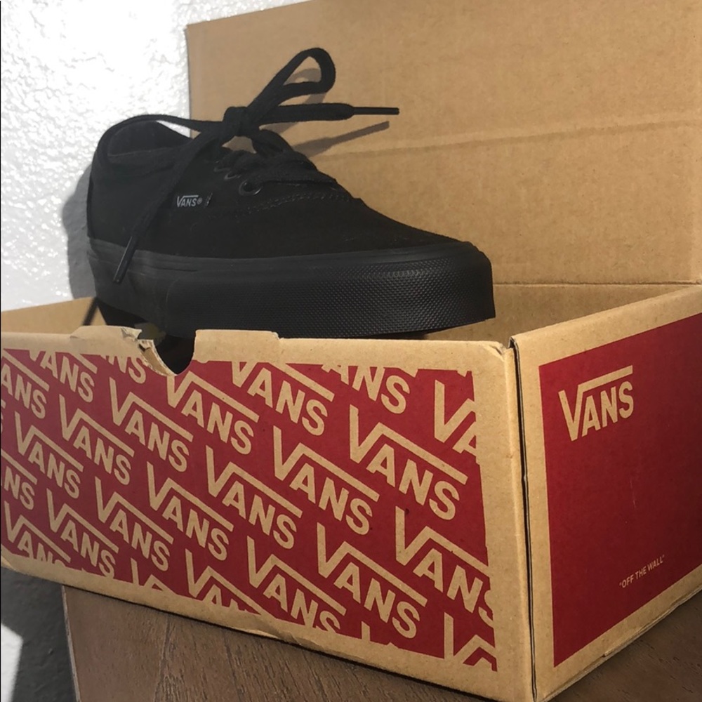 Black women’s Vans